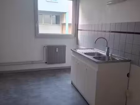 f2 58m² rch avec cave - résidence séniors - proche centre