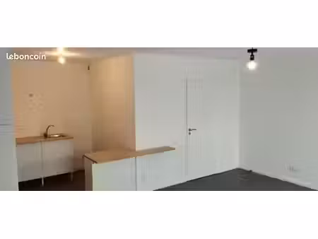 studio 32 m² + terrasse + parking
