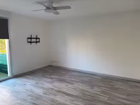 appartement t3 de 57m2 avec balcon  piscine et 2 parkings