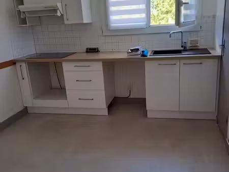 riom t2 avec garage . chauffage inclus