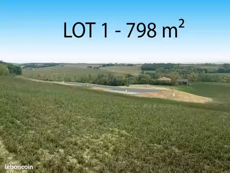 terrain constructible de 798 m² à l’isle jourdain 32600
