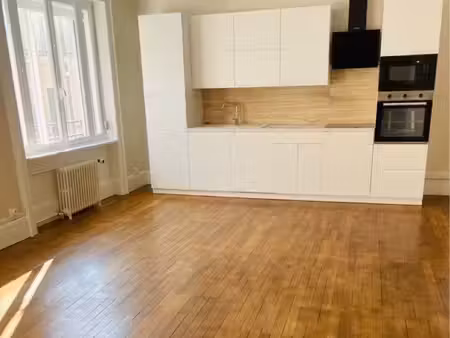 appartement t2 spacieux - proche naval group