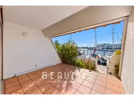 port camargue - marina t3 duplex 79 84 m² avec appontement 12 x 3 5m & garage privatif