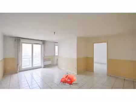 eclusivité !!! appartement t3 proche université
