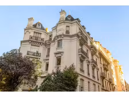 t4 de 137 m2  boulevard des belges avec vue sur le parc de l