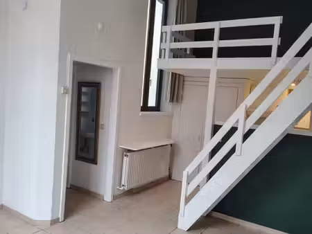 studio lumineux en mezzanine à ixelles