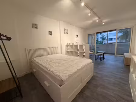 a vendre-exclusivité-studio meublé d'environ 40 m2 avec cave