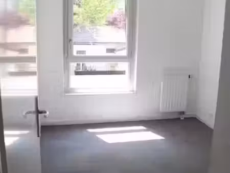 location parking 62 m² à saint-ouen (93400)  1 555 €