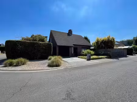 ravissante villa d'angle dans un quartier résidentiel agréa