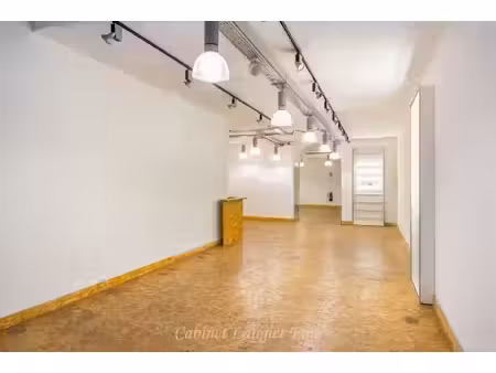 à vendre murs commerciaux de 137 84 m2 / 13006/ cours lieuta