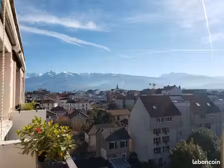 t3 70m² berriat le magasin (balcon et terrasse)