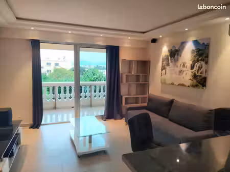 grand studio meublé de 31 m² avec balcon  cave et parking – cannes-la-bocca