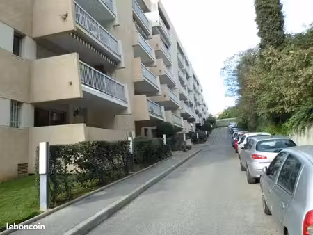 beau studio meublé ideal etudiant avec terrasse et parking collectif