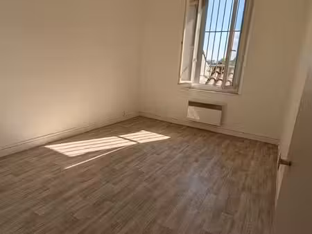 t2 bis lumineux de 43 m² avec cave – marseille 11e  saint-marcel – 108 500