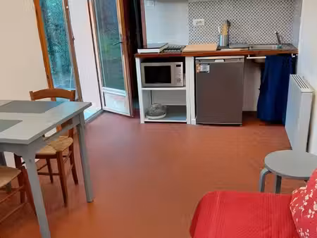 studio dans un jardin