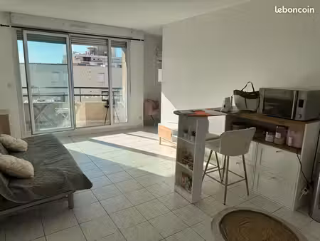 à louer t2 avec garage - 13005 marseille
