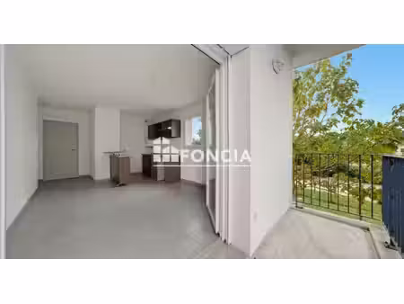 saint-andré-de-cubzac  un t2 de 37 m² avec balcon ouvert sur la verdure