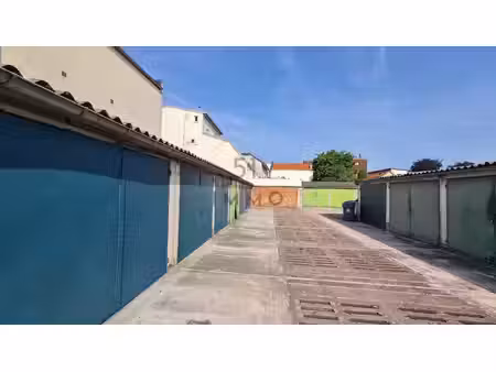 boxes à vendre à bagneux - 19000?