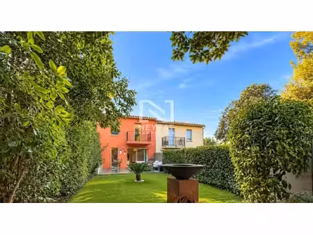 saint raphael - proche commerces et ecoles