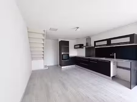 joli duplex avec cour privative à balan  1 chambre  1 bureau  idéal premier achat ou inves