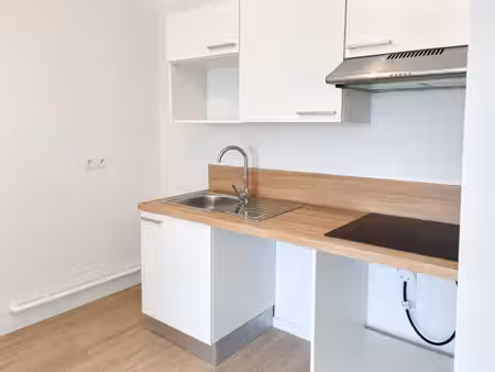 t2 avec balcon et parking à montpellier