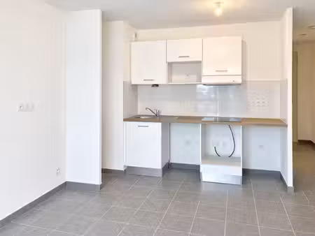t3 avec balcon et parking à montpellier