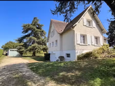 maison d’architecte de 175 m² – sous-sol de 150 m² – terrain de 2 000 m² – proche centre-v