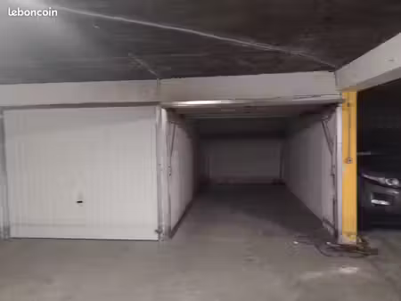 vente garage fermé gratte ciel