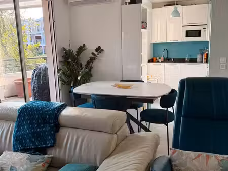 à vendre t3 avec terrasse et box 13012