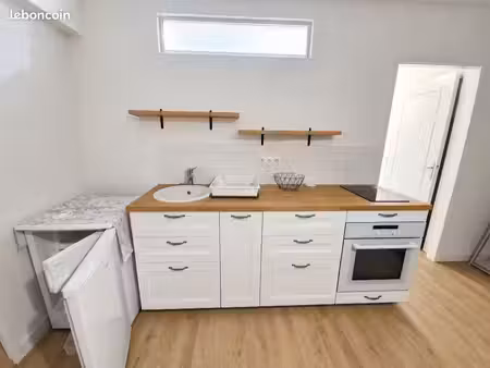 ntibes centre – 2 pièces meublé avec terrasse – location à l’année