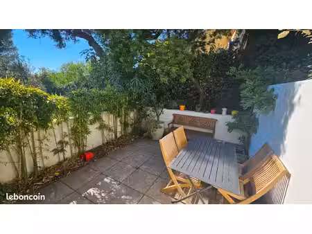 cassis – appartement comme une maison de 92 m² – 3 niveaux – terrasses – garage électrifié