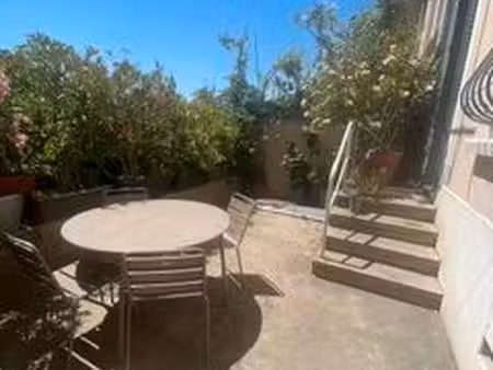 t4 de charme avec terrasse de 20 m² et près des commodités