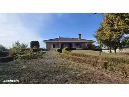 a vendre - replonges - maison familiale de 180 m² sur 5 000 m² de terrain