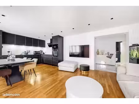 villeurbanne – république / t4 traversant rénové avec balcon  garage fermé et cave