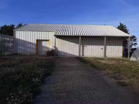 location local commercial  240.00m²  beauvoisin