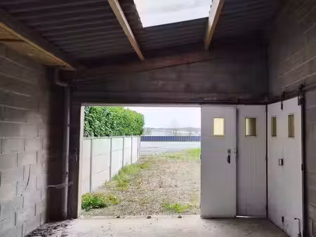 a saisir garage / batiment + terrain / cour