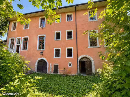ancienne maison marchande du xivᵉ siècle - demeure de charme