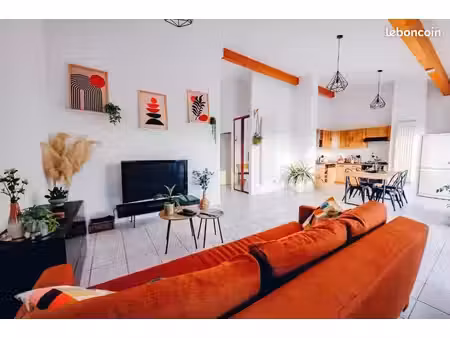 t3 meublé lumineux – dernier étage – balcon 10 m² – garage – centre de thonon