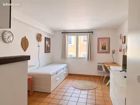 location 20m2 meublé - hyper centre aix en provence