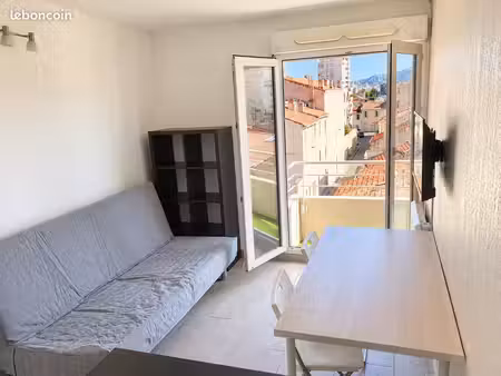 studio meublé haut de gamme – refait à neuf – terrasse – internet inclus – timone