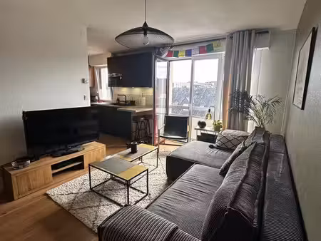 t2 rénové 45m2 meublé centre ville + pk privé