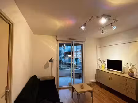 t2 meublé rénové 33 m²  balcon  parking  piscine  blagnac