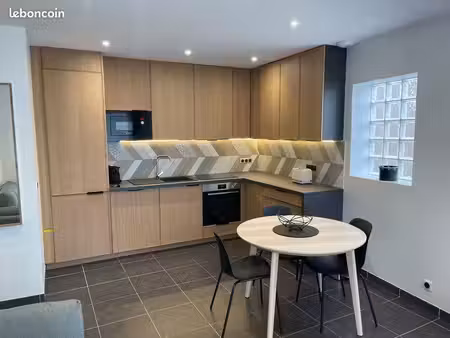 apparemment 2 pièces meublé avec balcon et place de parking
