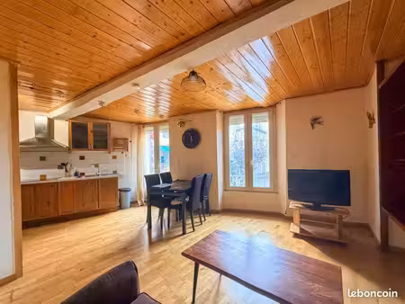 à louer – appartement meublé atypique et plein de charme