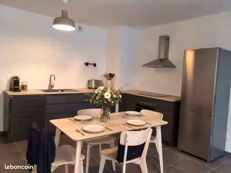 t3 de 70 m² meublé  lumineux  dans résidence très récente avec un balcon et une terrasse  