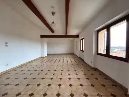 location appartement haut de villa parking st mitre chateau