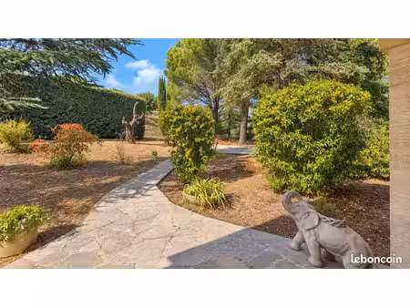 propriété 9 pièces 270 m²