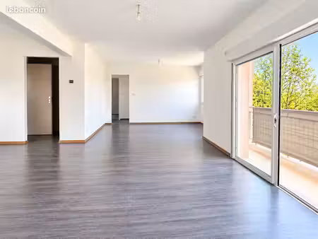 t5 lumineux avec balcon et vue  80 m²  saint-dié