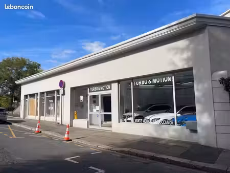 local commercial avec showroom  bureaux et atelier