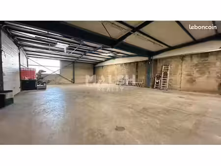 local d'activité 900 m²
